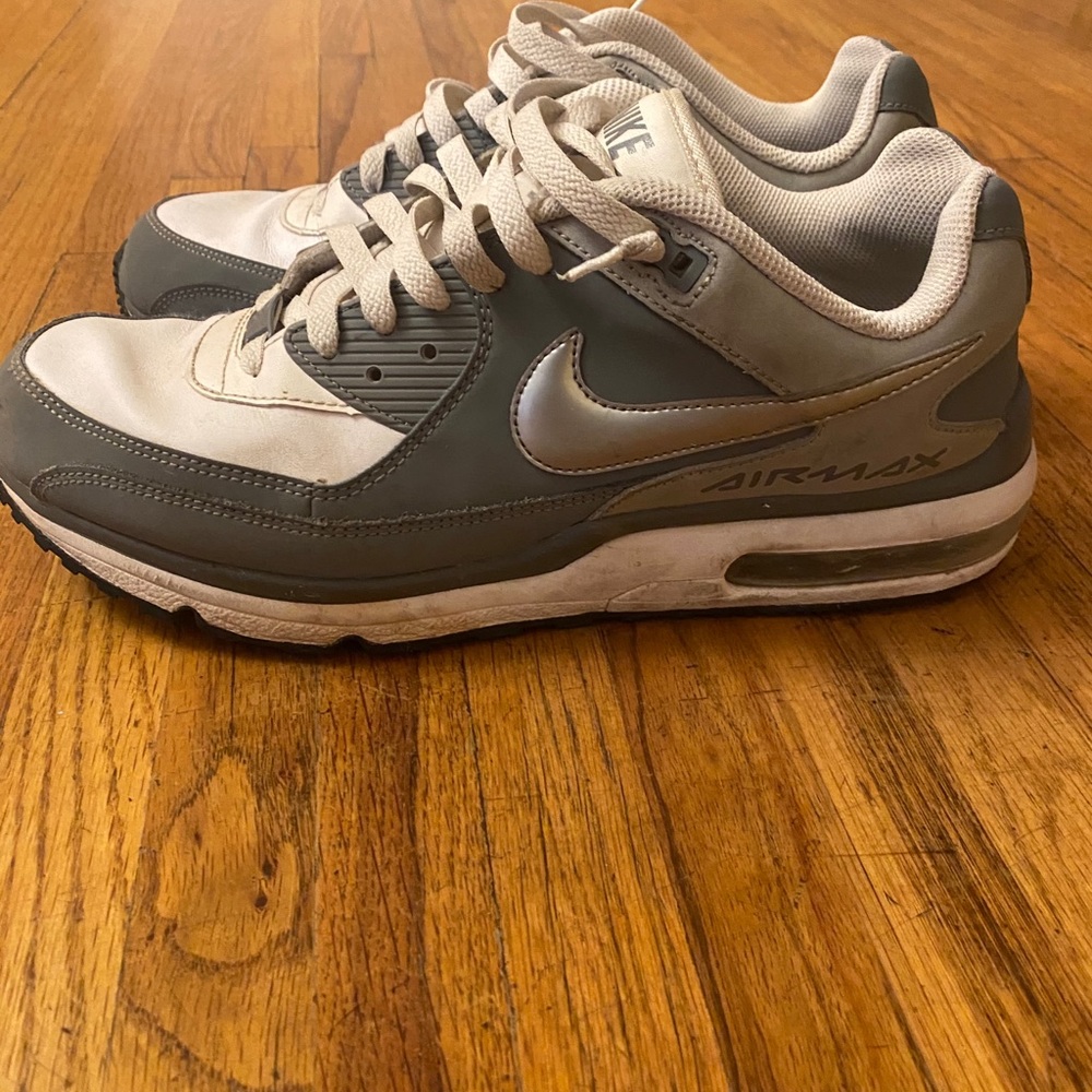 Air Max - Picture 2 of 3